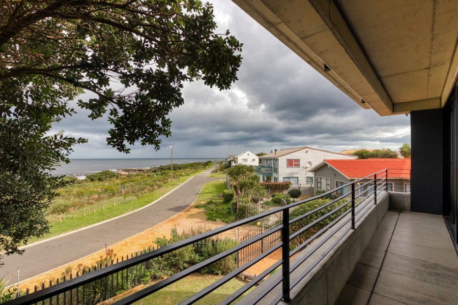 5 Bedroom Property for Sale in Sandbaai Western Cape